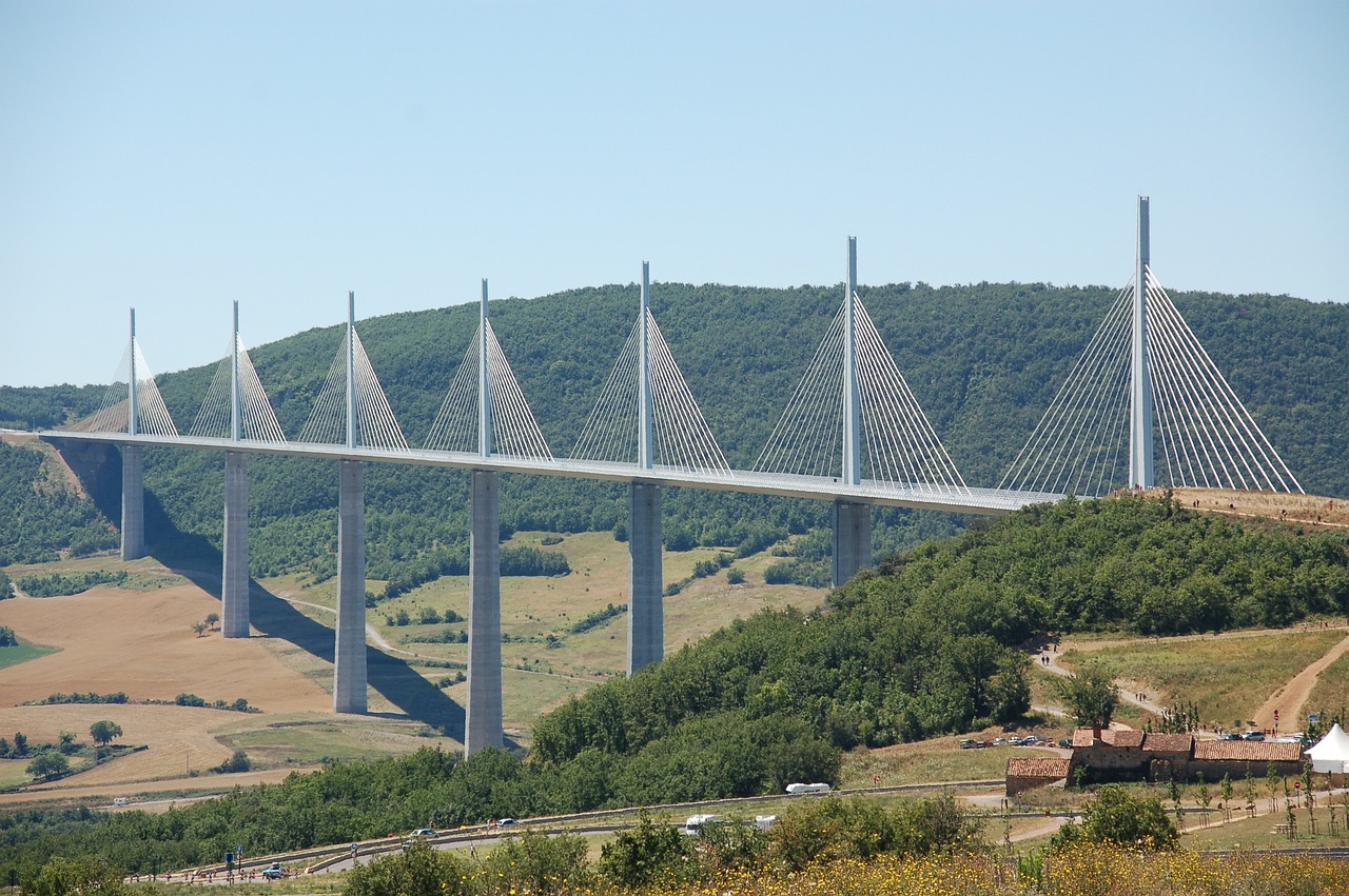 bridge-europe_millau_jpblog.jpg (380 KB)