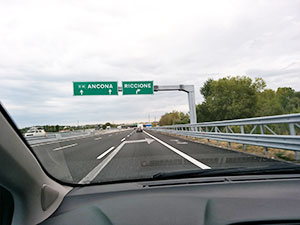 イタリアの高速道路の下り方