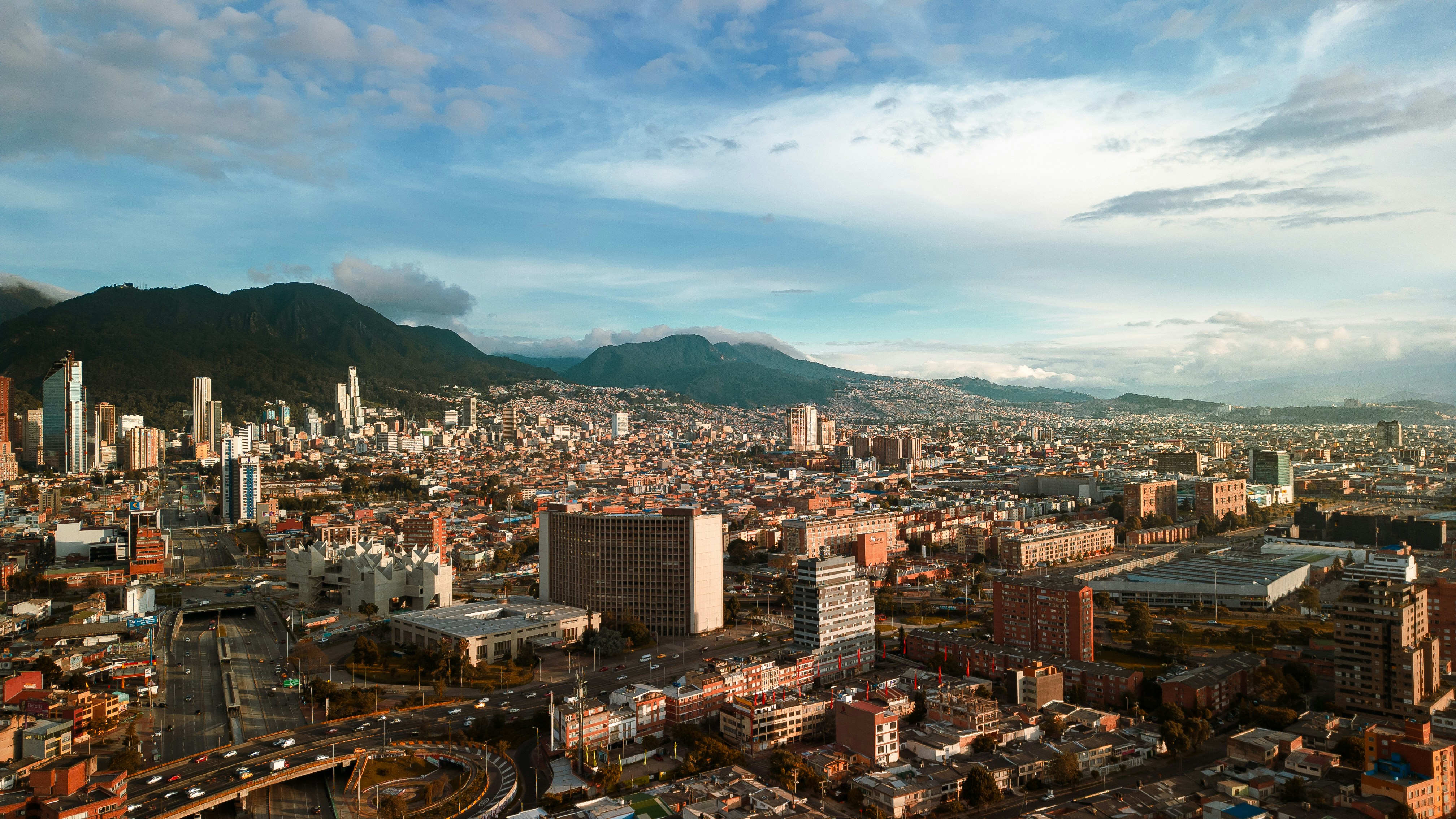 Alquiler de carros en Bogota | RentingCarz Colombia